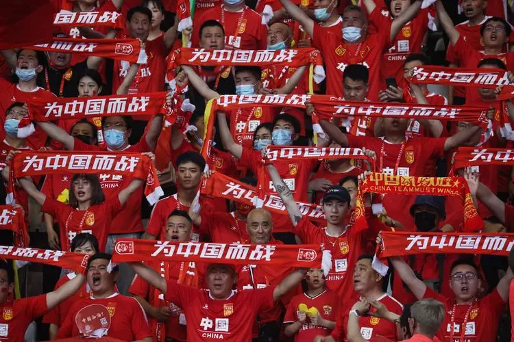足球标准比赛多少人参加 足球标准比赛多少人参加